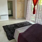 Spacieuse Independante Dans Parking Privee Bed & Breakfast 4*
