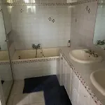 Bed & Breakfast Spacieuse Independante Dans Parking Privee 4*