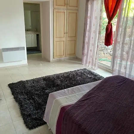 Spacieuse Independante Dans Parking Privee B&B *