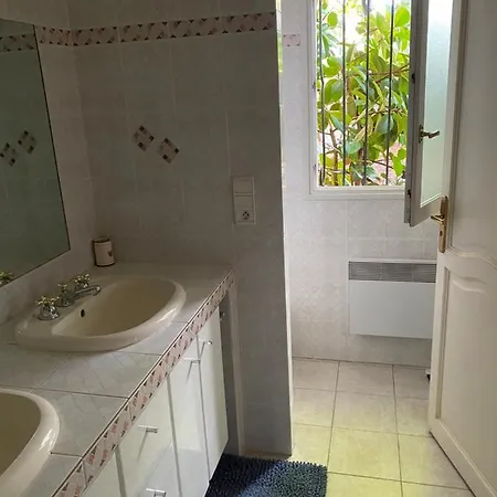 Frühstückspension Spacieuse Independante Dans Parking Privee Le Cannet