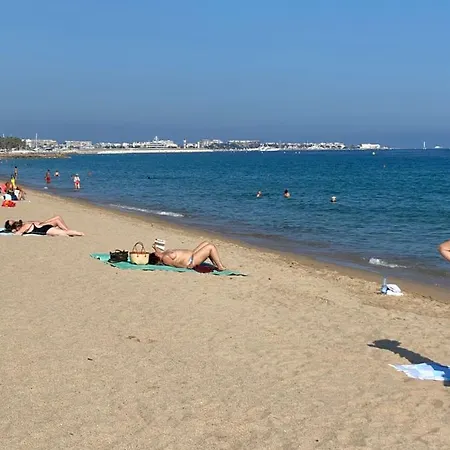 Spacieuse Independante Dans Parking Privee Le Cannet