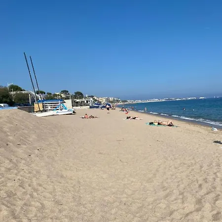 Spacieuse Independante Dans Parking Privee Frühstückspension